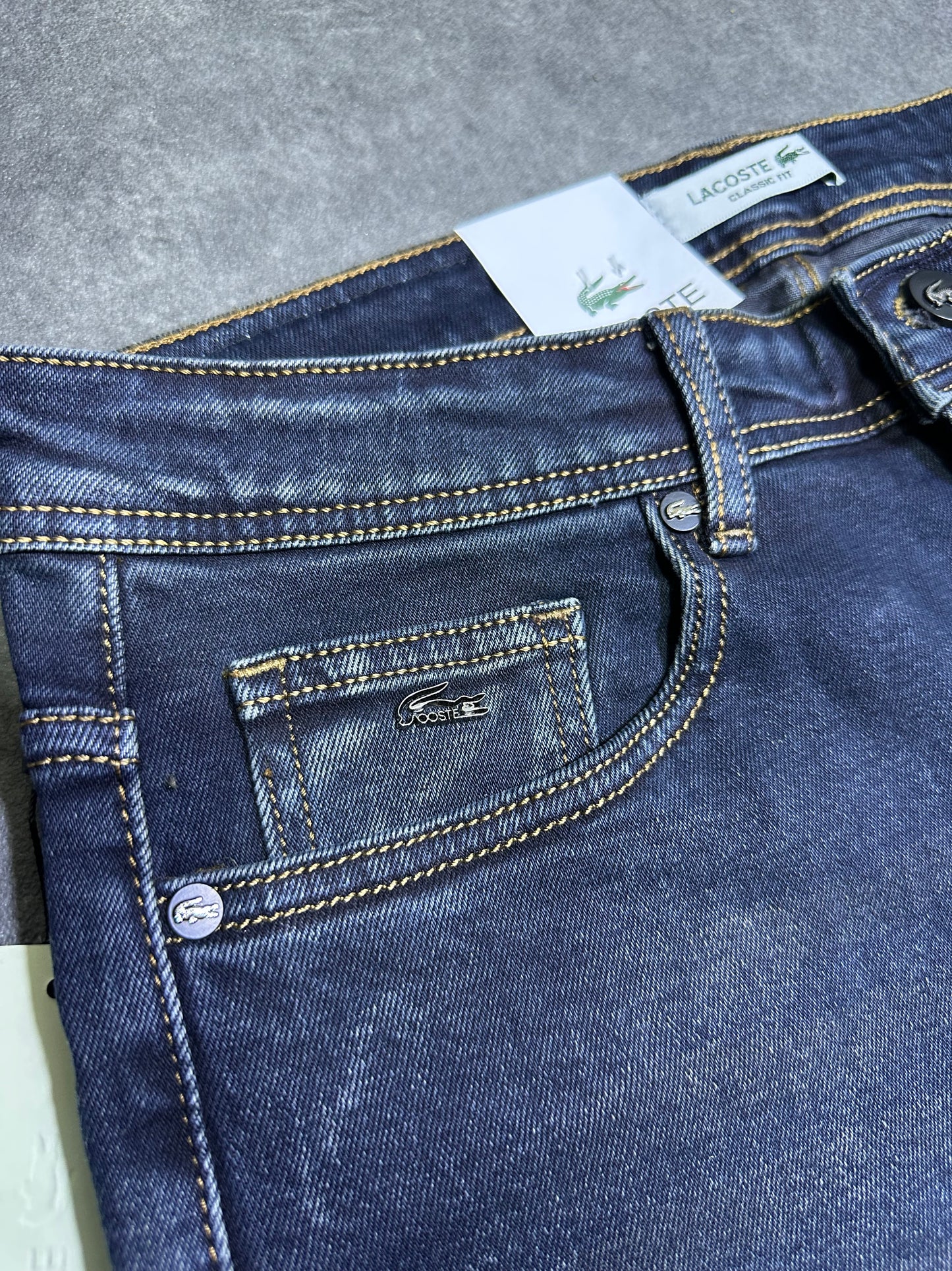 LACOSTE jean bleu derty